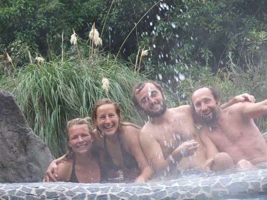 die letzten dschungelspuren verdampfen von uns - thermen von papallacta.