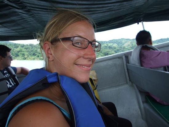 im hafenkanal noch mit einem lächeln im gesicht.