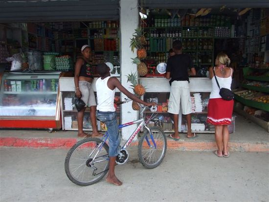 der supermercado von capurgana - der freundlichste laden der welt.