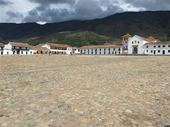 die grösste plaza von kolumbien - 120m x 120m - plaza mayor