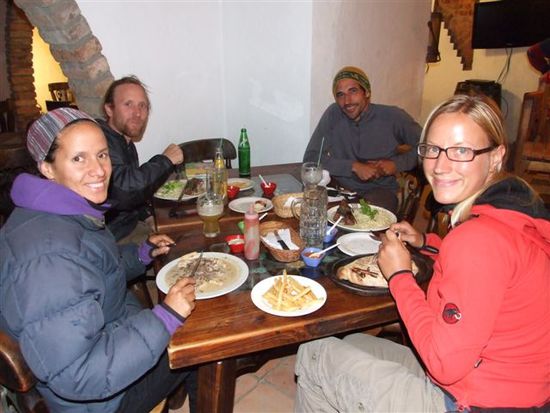 dinner mit monica, hernan und fernando (erster kolumbianer auf dem everest)