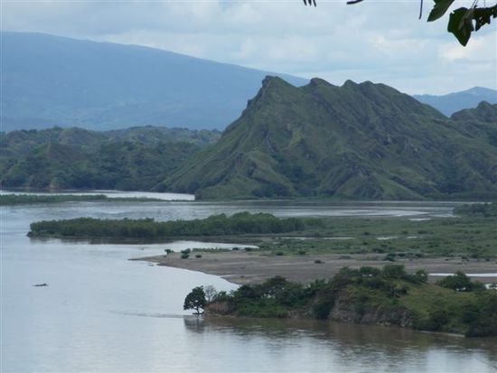 auf der fahrt nach augustin - rio magdalena - wasserstand obertop.