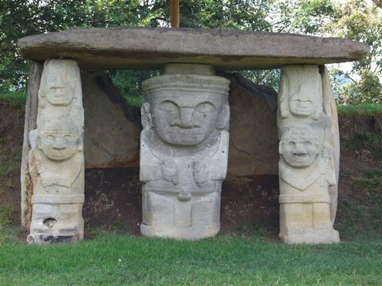 sogenannte mesas - grabhuegel ca 2000 jahre alt.