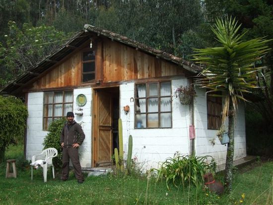 unsere cabana in otavalo inklusive hund, katze, paltabaum, maracuyas y mas.