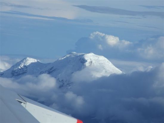emotionale momente auch während dem flug... vulkane mit nebelmeer.