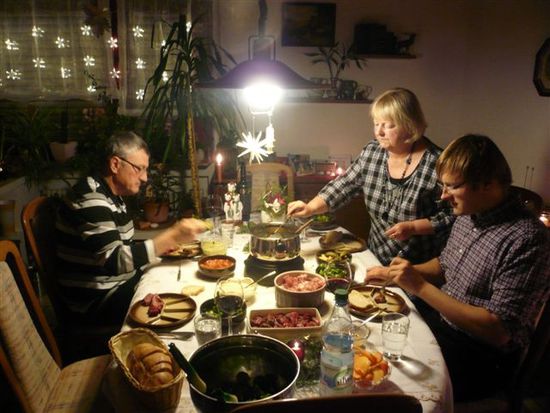 traditionelles fleischfondue...wer klaut die meisten gabeln?