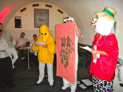 unbekannte schnitzelbanksänger am fest der feste im trais portas.