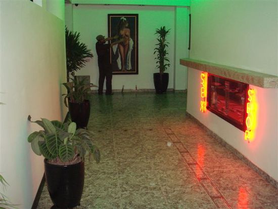 unser motel mit sex shop...hauptmedizin retardador, dass ist ein verzögerer...wer braucht denn sowas...
