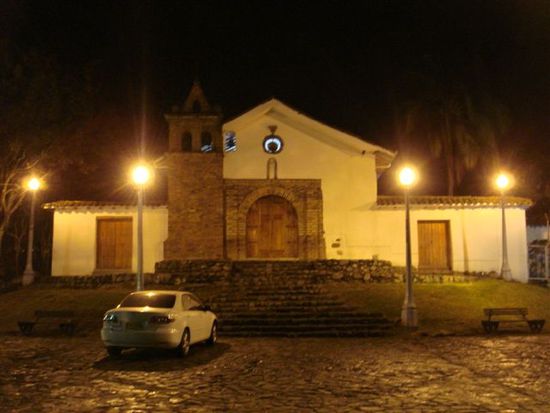 nächtlicher ausflug durch das heisse cali. iglesia san nicolas.