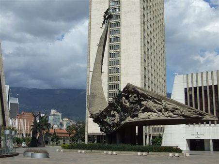 das moderne zentrum poblado.