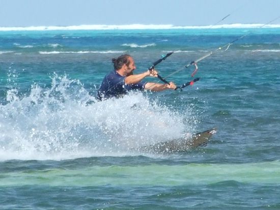 ausnahmsweise nicht am luxusstrand gelandet - kiterboy tom.
