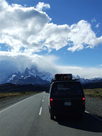 on tour to el chalten......, die strasse ist nicht immer so gut wie auf diesem bild, eigentlich so gut wie nie