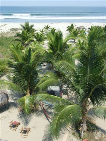 extremer wechsel an einem tag - unser stellplatz in canoa beach - ja, das ist ecuador.