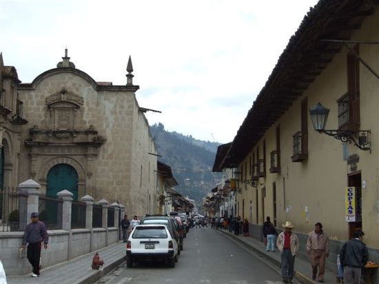 cajamarca in den bergen perus.