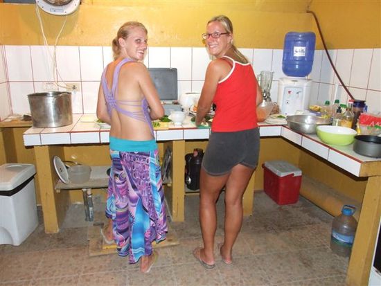 zur abwechslung ein neues küchenteam, nicole (mami jonathan) hilft aus.