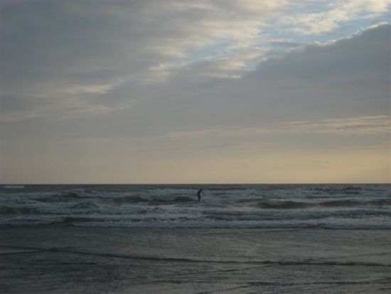 sunset surfing, zwischenzeitlich slidet es sich schon ganz gut.