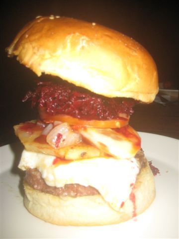 das ist ein ozzy burger, da kann der big mac einpacken.