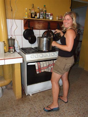 meli im volleinsatz, spanisch lektionen, kochen, surfen, putzen, wein trinken, essen, quatschen, hunde und katzen streicheln.