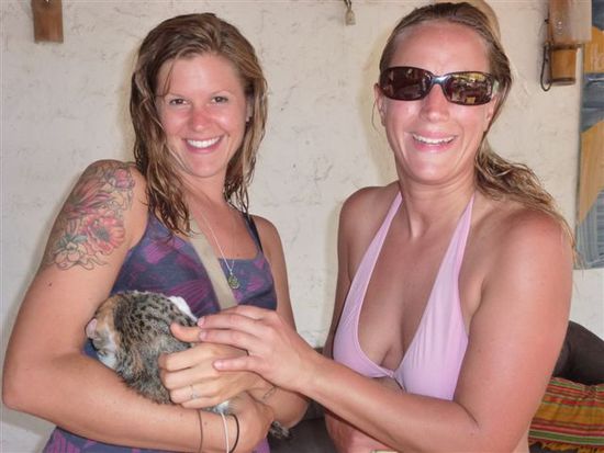 ashley alias cuya zieht zusammen mit camille in die maracuya farm.
