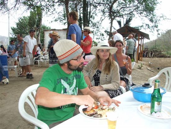 die gringos von canoa & bahia schmeissen eine bbq in der maracuya farm.