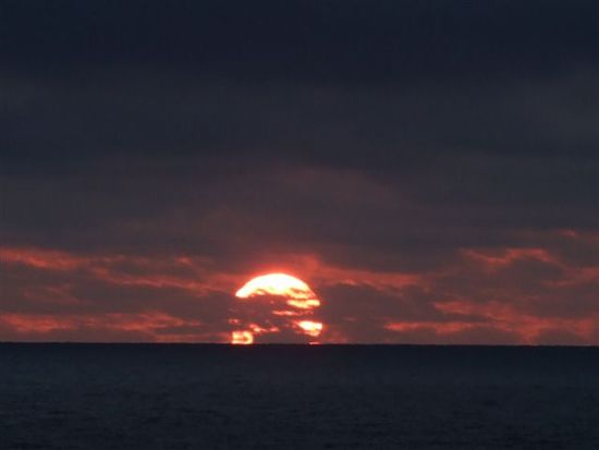 der letzte sonnenuntergang war weit voraus...danach kam regen und sturm...ein zeichen...?