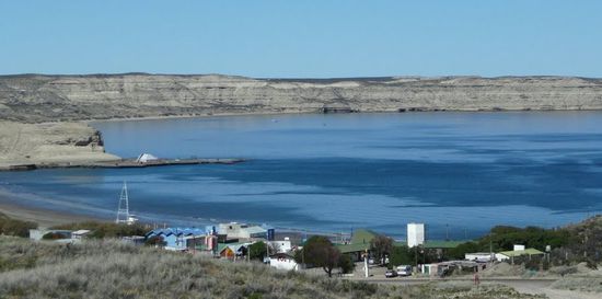 Die Bucht der Halbinsel Valdes mit dem Örtchen Puerto Piramides.