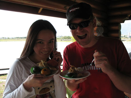 Mit Angela beim lecker unbekanntes Essen essen.