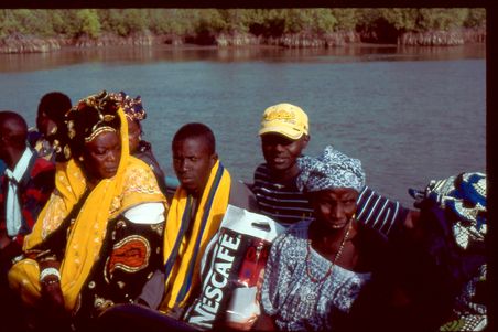 Auf der Fähre über den Gambia River