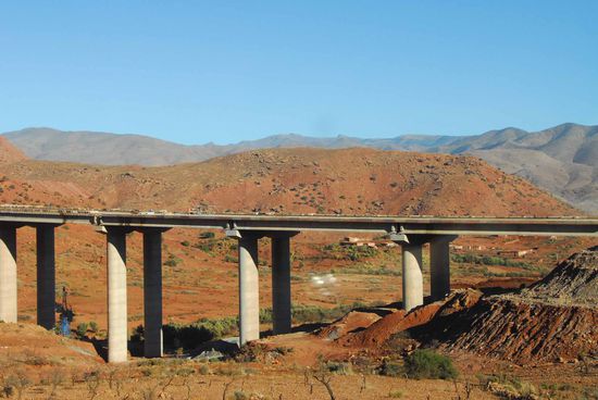Demnaechst rollt hier der Verkehr auf einer Autobahn nach Agadir