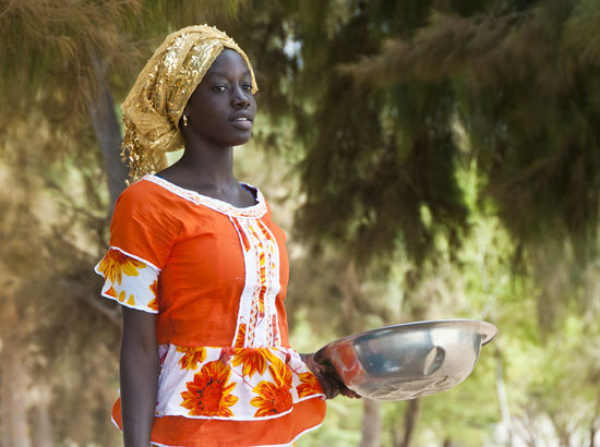 Das Hausmädchen meiner Frau. Inzwischen hat sie geheiratet und hat bestimmt schon ein Kind. Sie kam aus einem kleinen Dorf, dort lebt sie nun wieder mit ihrem Mann und betreibt Landwirtschaft.