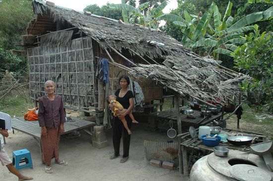 Wenn es nicht mal zum Noetigsten reicht, wird Schulbildung nicht mehr wichtig genommen. Dann geht es nur noch ums Ueberleben.