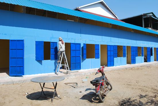 Das neue Gebaeude wird hergerichtet.