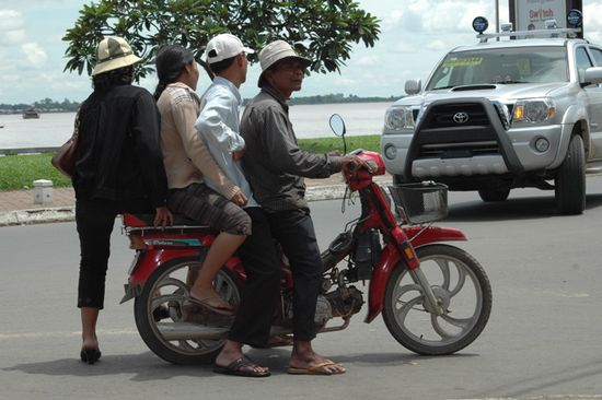 4 Leute ist normal, bis 6 Personen sind machbar.