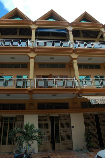 Uebliche Bebauung in Phnom Penhs Neubaugebieten.