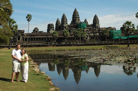 Angkor Vat, leider teilweise mit Planen verhuellt.