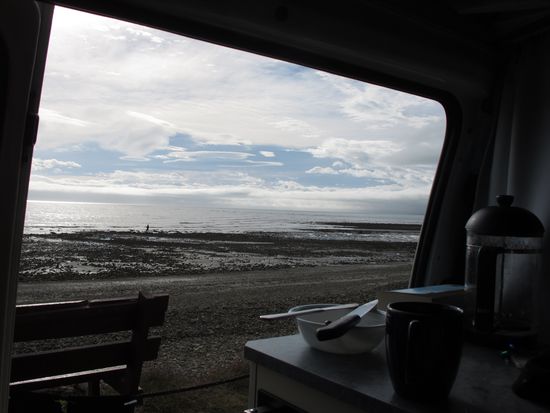 That's the stunning view from our bed in the morning with the first coffee of the day. During the night the sea was only a stone throw away