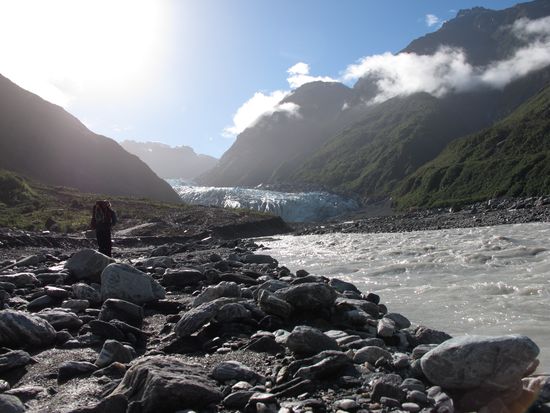 The tour started with a short busdrive up to the carpark followed by one and half hour walk up to the glacier tounge. 
Later the ice climb took place on the right side just about 100 meters from the end of it.