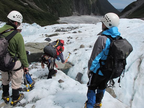 Then we walked right over die Glacier heard it crack from now and then and our Guide Sam was looking for good spot to do the bigger climbs. Awesome to walk there look down the light blue crevasses (Gletscherspalten), jump over those and suck in the feeling you're walking on a mooving tongue of ice!