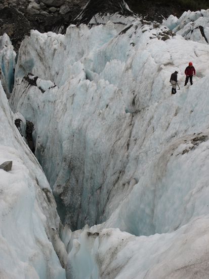 That's me and Sam standing on the edge of the crevasse before he let me down on the rope. He told me yesterday the climb was about 30 meters but I guess from the pictures that it had been only +/- 20 meters. From this angle you can't see the whole climbing distance.