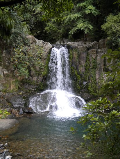 A little waterfall on the way. Therefore we took the rough road - we were a little bit disappointed about the size.