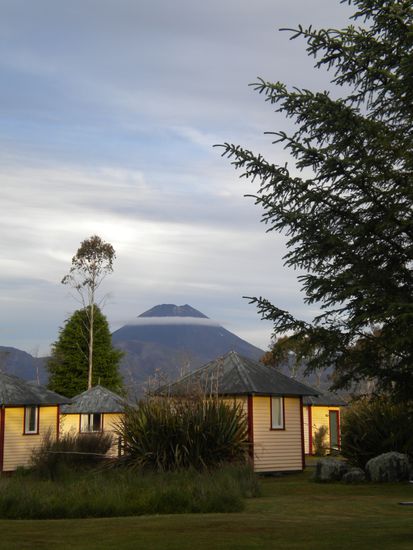 The view to Mt. Ngauruhoe from our campsite at the NP. With the cloud like James Cook described as he discovered New Zealand --> Land of the long white cloud