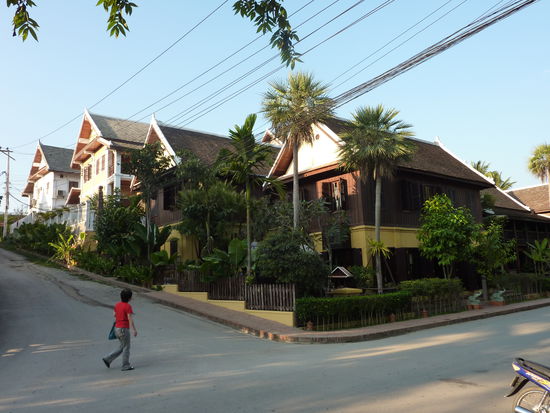 Diese Strasse fand ich fast gruselig! Sieht plaetzlich aus wie Europa! Franzoesischer Kolonialstil