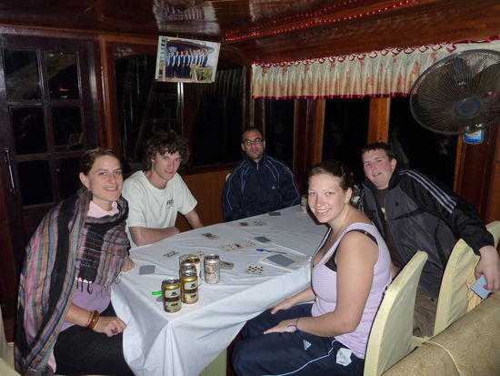 Claire und Sam und neben mir Phy aus den USA, der in China Englischlehrer ist und Adam.