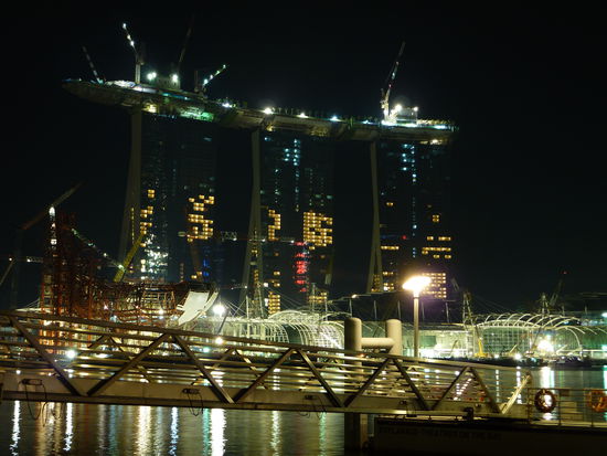 Das Casino das gerade neu gebnaut wird. 3 Wolkenkratzer und obendrauf ein Schiff! Verricktttt!!!