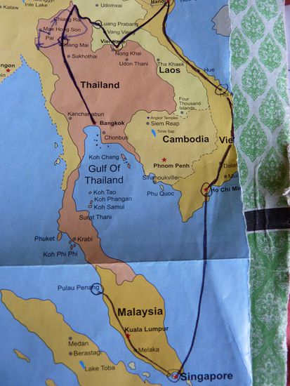 Bin also mit einem luxurioesen Bus uber Malaysias luxurioese Autobahn nach Palau Penang gefahren...