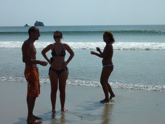 Erster Erkundungsspaziergang am Strand...
Das sind Ian, Sandra und Shani