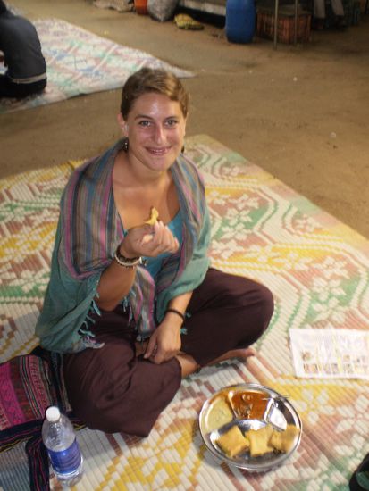 Abendessen am Chaopatti Beach - man kann sich vorstellen, dass wir zwei Weissen DIE Attraktion gewesen sind...