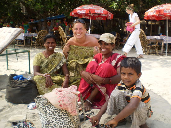 Die lieben Strandverkaeuferinnen - sie waren schon "our friends"! Haben jeden Tag mit uns rumgehangen in der Hoffnung etwas zu verkaufen... Hat nur ein bisschen geklappt 