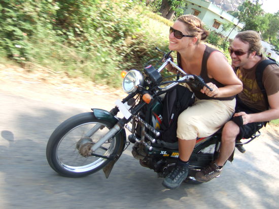 Hehe, von wegen! Das Moped war so schwach und lahm! 