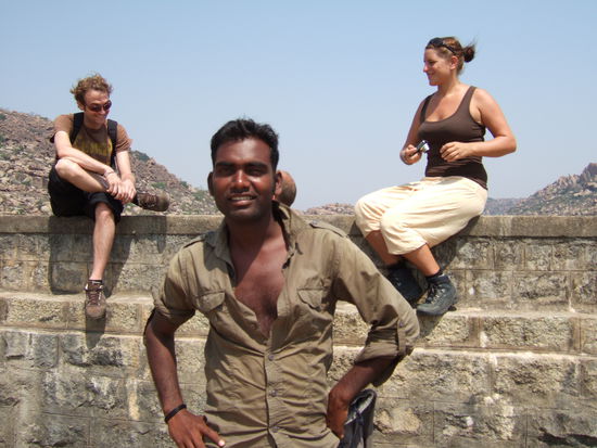 Moses posed 
Ein anderer Stopp, ein anderer Inder der fotografiert werden will...